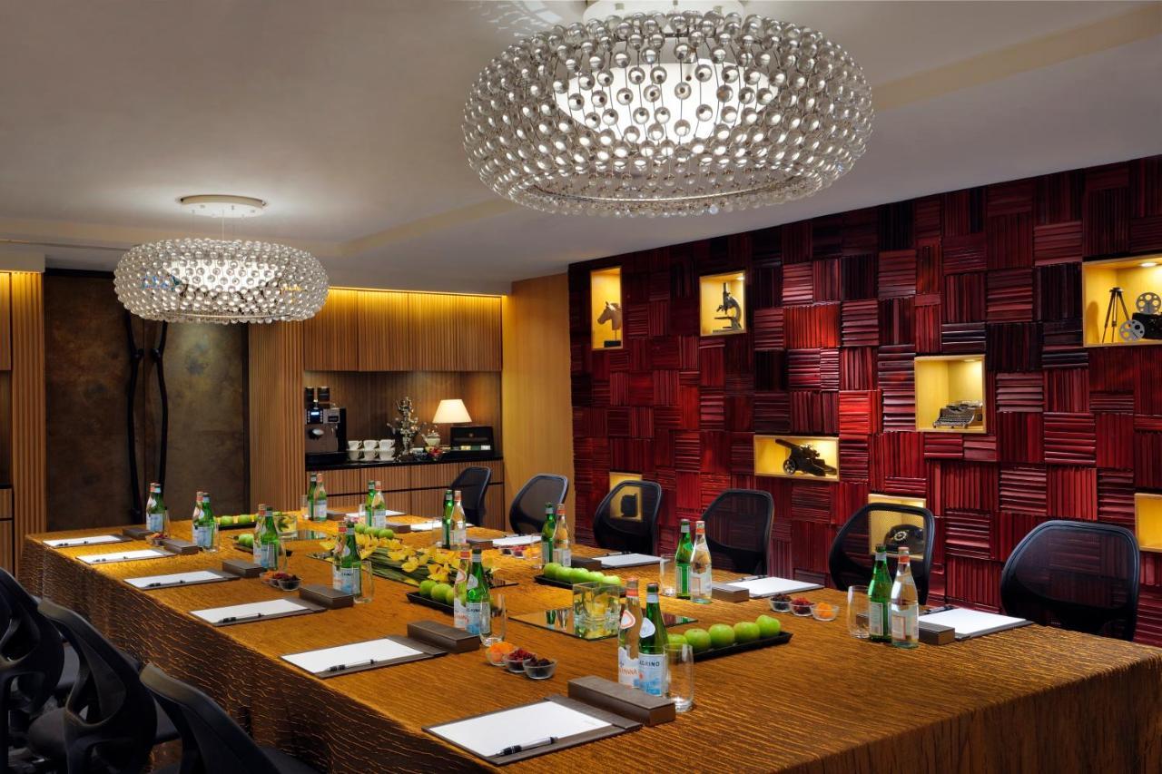Oasia Resort Sentosa By Far East Hospitality Singapore Buitenkant foto Meeting room at The Westin Mumbai