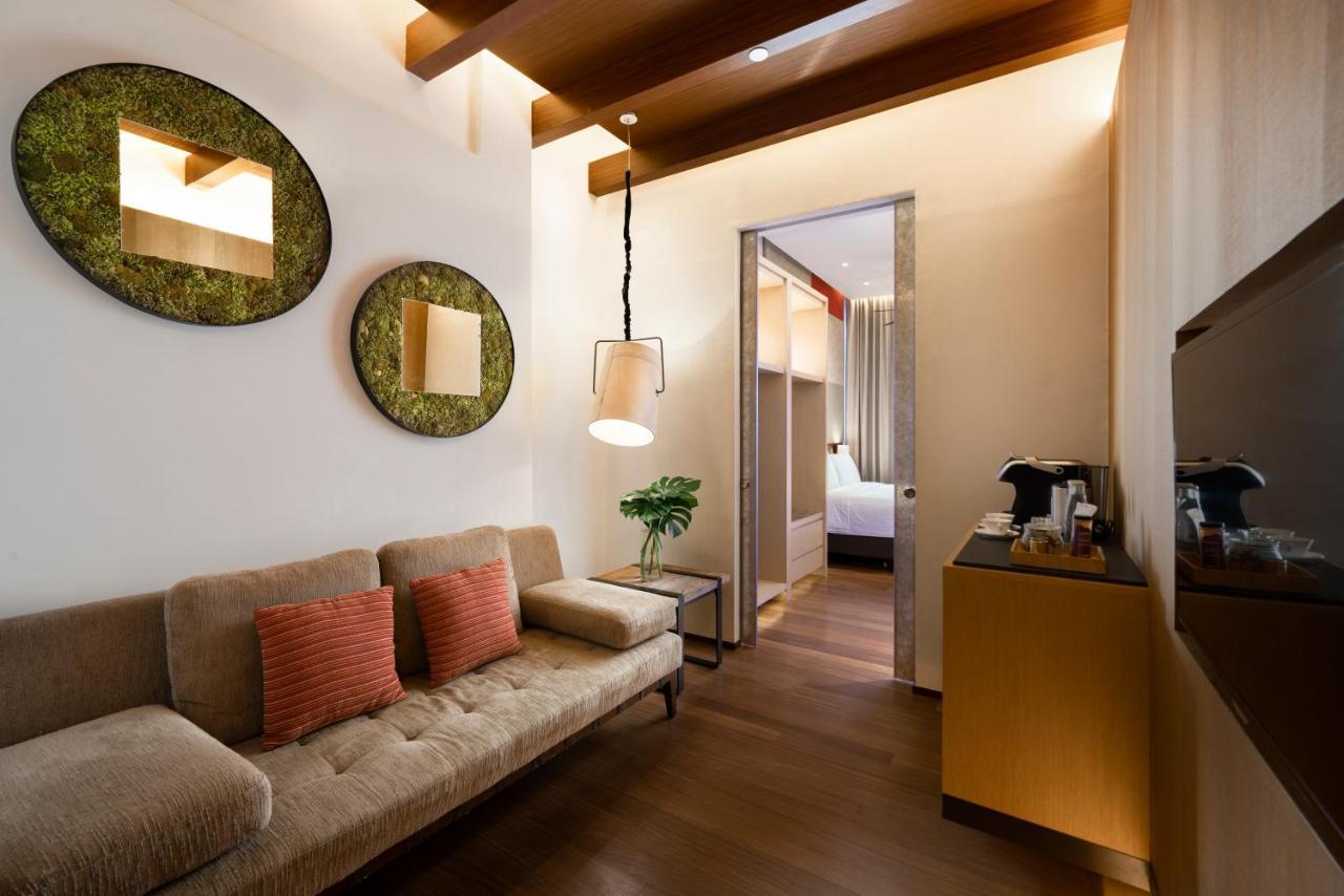 Oasia Resort Sentosa By Far East Hospitality Singapore Buitenkant foto A suite at the hotel