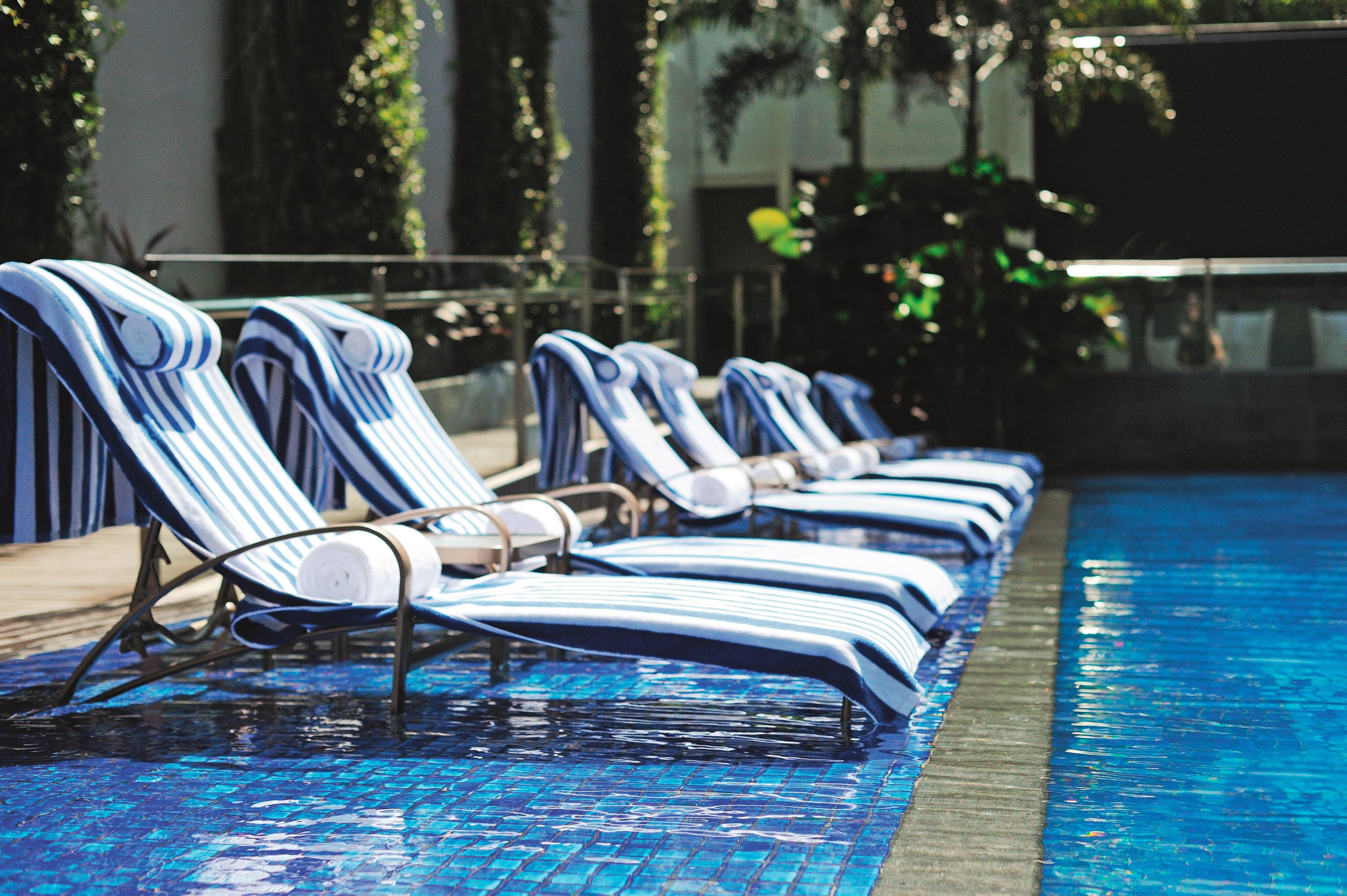 Oasia Resort Sentosa By Far East Hospitality Singapore Buitenkant foto The pool at the hotel