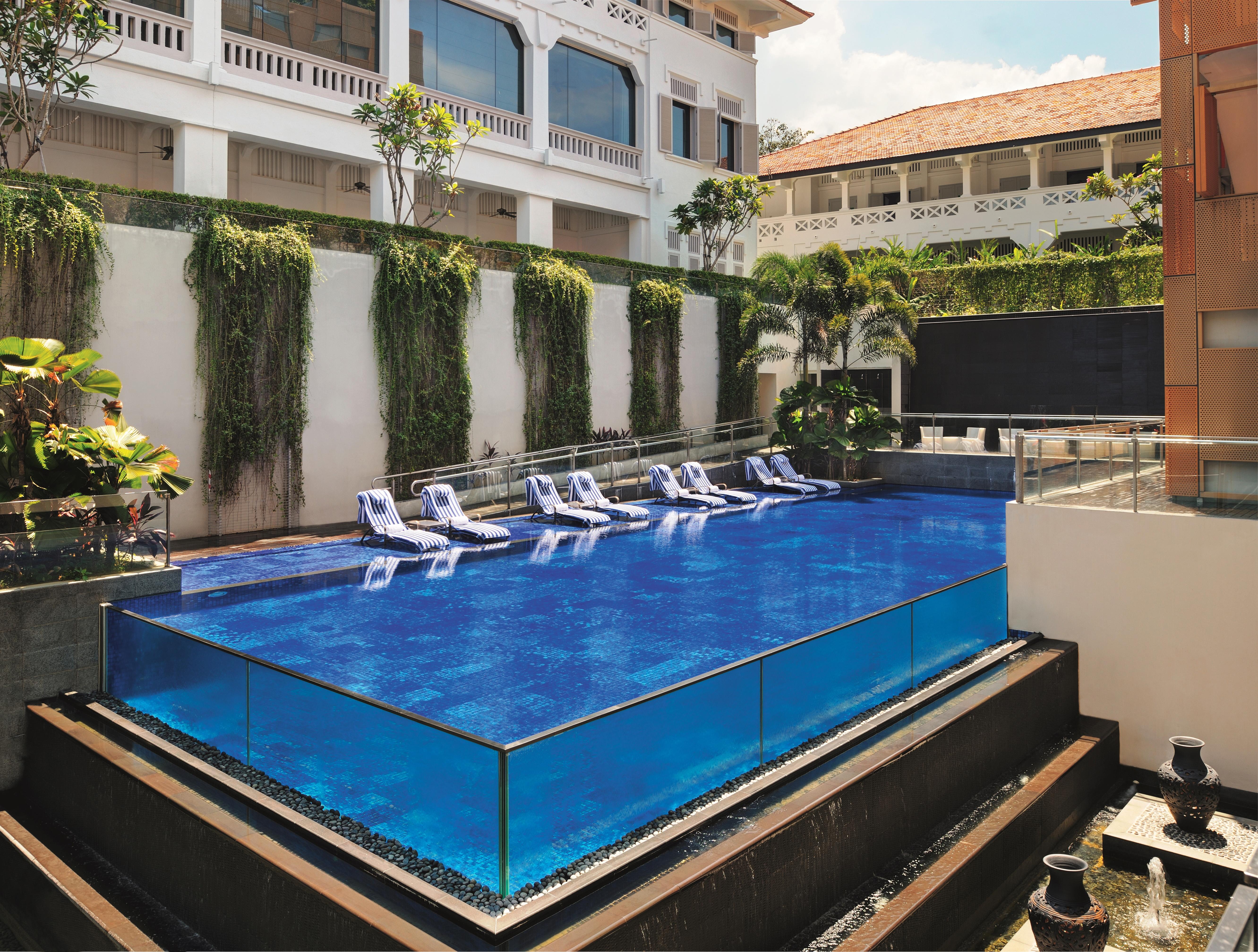 Oasia Resort Sentosa By Far East Hospitality Singapore Buitenkant foto The pool at the hotel
