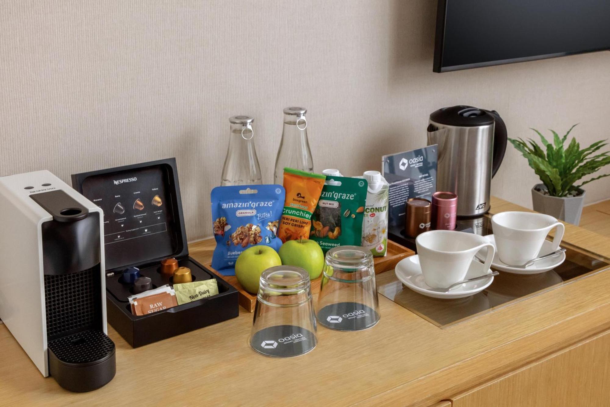Oasia Resort Sentosa By Far East Hospitality Singapore Buitenkant foto A Nespresso coffee machine in a hotel room